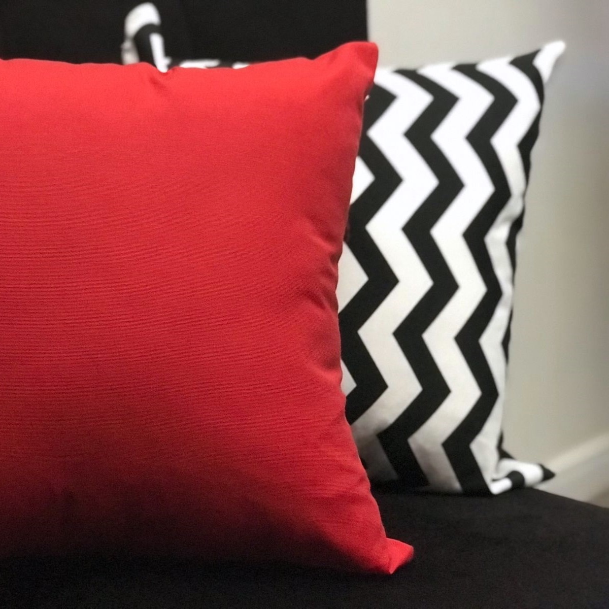 capa-de-almofada-vermelho-e-chevron capa de almofada vermelho e chevron